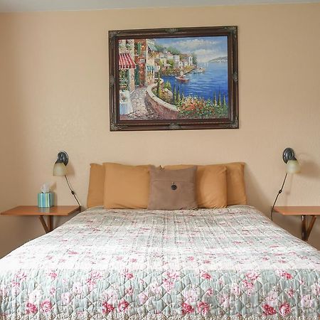 Depoe Bay Inn (Adults Only) Room photo